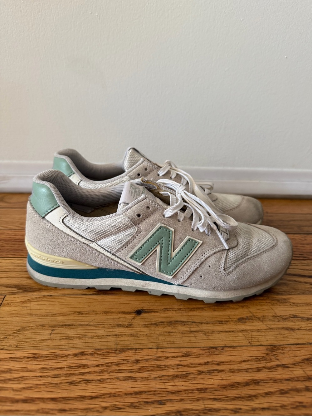 New Balance 996 Sneakers